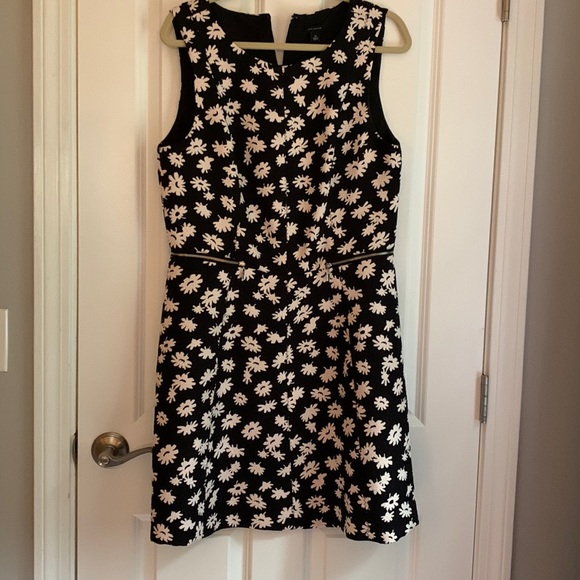 Ann Taylor Dresses & Skirts - Ann Taylor black and white floral dress beautiful condition only worn once
